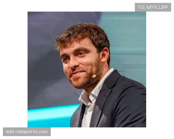 莱万多夫斯基职业生涯转会费累计创新高，树立足坛高价转会新标杆