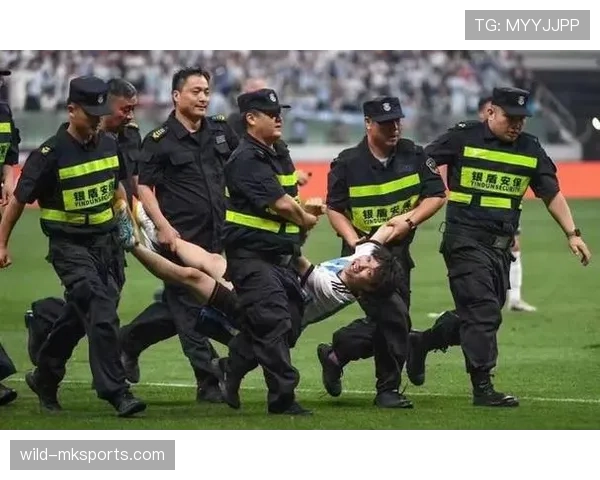 日本队迎樱花助威,球迷热情点燃赛场,再创佳绩备受期待 日本队迎樱花助威,球迷热情点燃赛场,再创佳绩备受期待