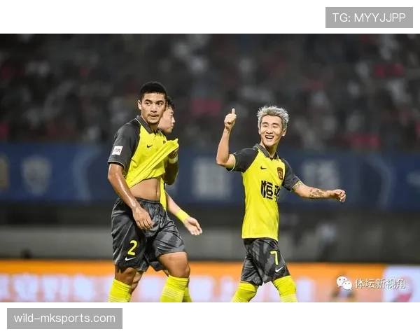 智利队边路突破火力全开,速度与技术铸就进攻新威胁 智利队边路突破火力全开,速度与技术铸就进攻新威胁