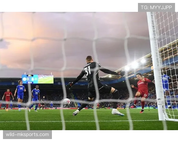 杜埃 vs 卡马文加：雷恩青训双星中场风格与成长路径对比分析