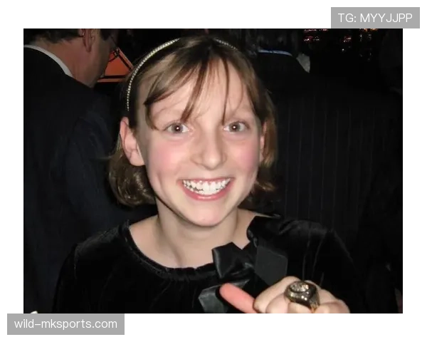 凯蒂·莱德基那张生活照里，早餐比我整个月房租还狠